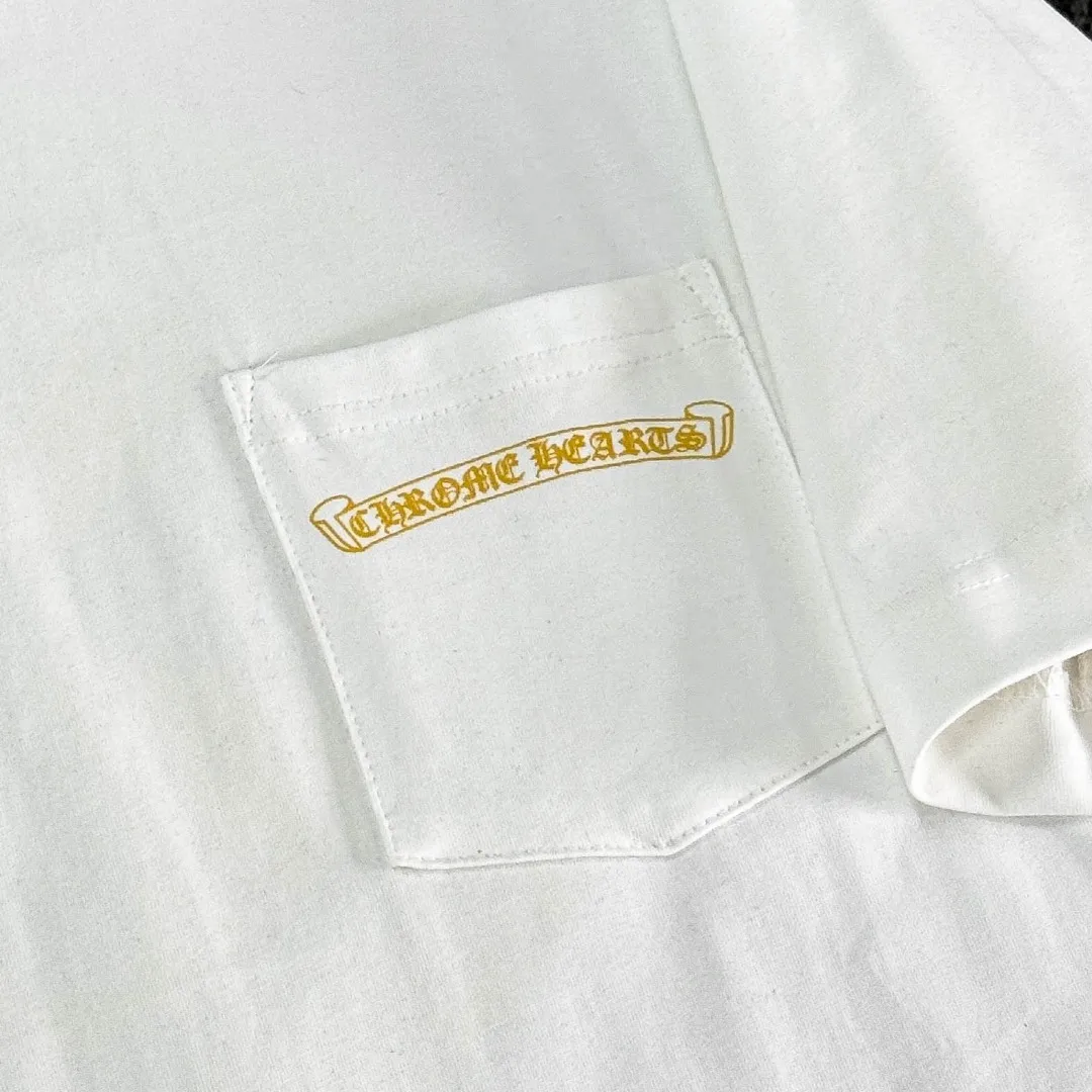 P170 Chrome Hearts 25 high-end versions. The fabric is made of 300 grams of high-density pure cotton. It does not deform or shrink. It has three labels. It is the same style for men and women. Technology: suede foaming + digital printing. Color: white, black. SIZE: S-XL.